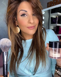 Younique Touch Behold Prime und Settingpuder mit Settingpinsel Anwendung4