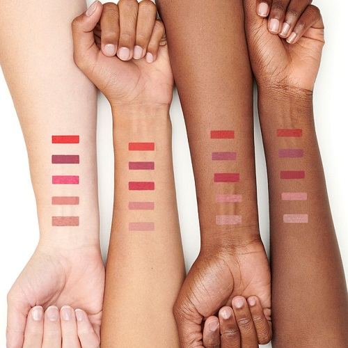 Younique Moodstruck Precision Lipliner geswatcht